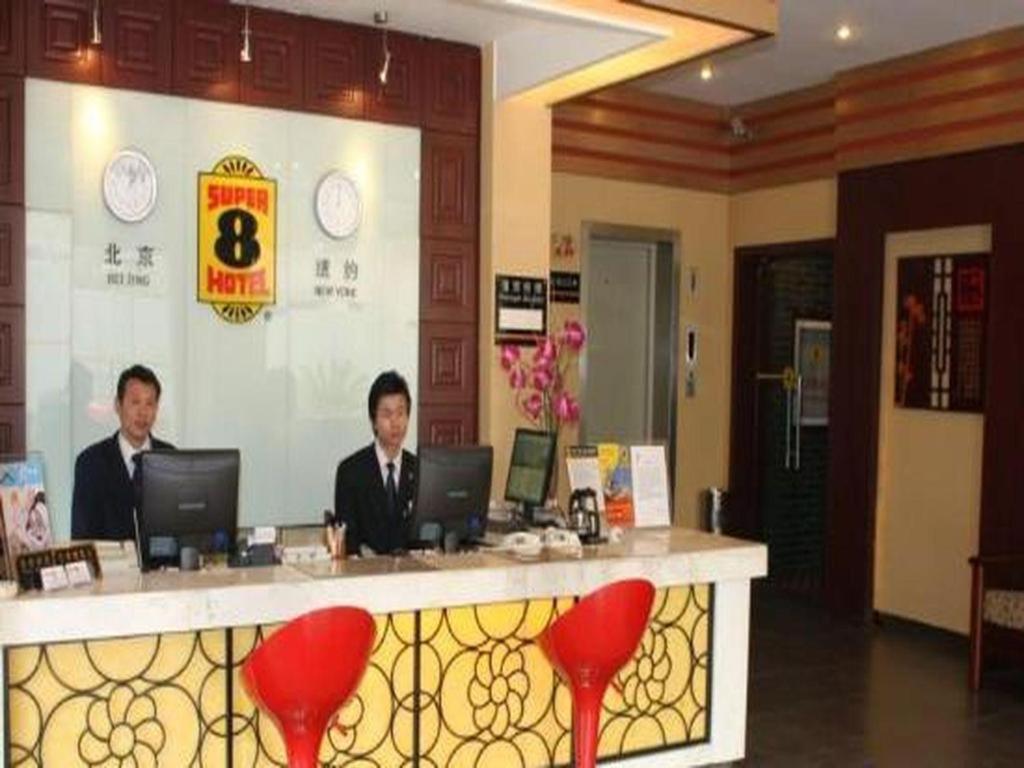 Super 8 Feng Ye Hong Qiao Hotel